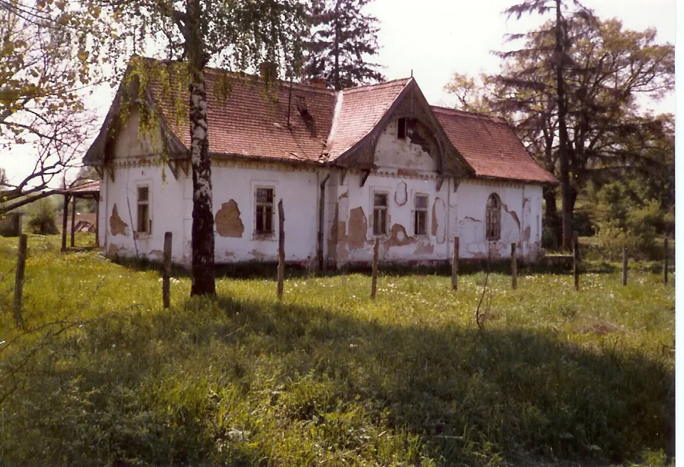 Nagy kúria Burjason 1980 körül